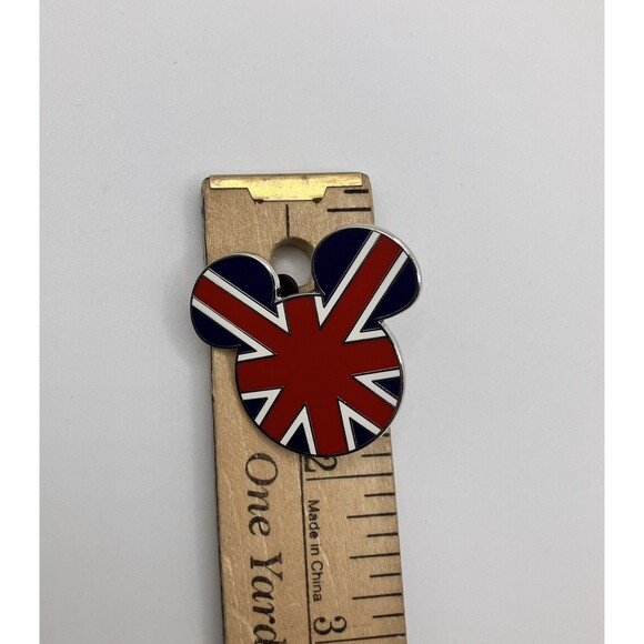 Lot Of 4 Trading Pins Walt Disney Mickey Mouse Donald Duck Ears Safety Pin - Picture 10 of 14